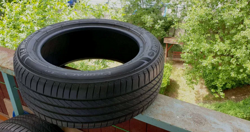 Vand anvelope de vara marca Michelin, in stare noua, dimensiuni 215/55/17