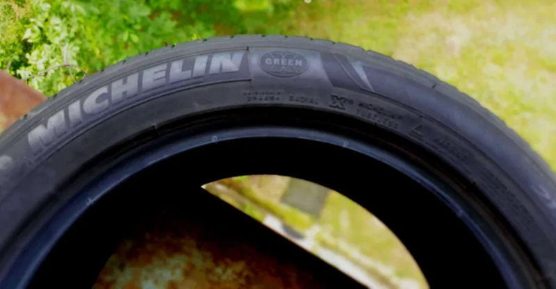 Vand anvelope de vara marca Michelin, in stare noua, dimensiuni 215/55/17