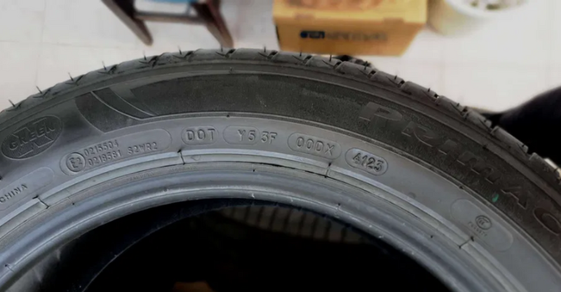 Vand anvelope de vara marca Michelin, in stare noua, dimensiuni 215/55/17